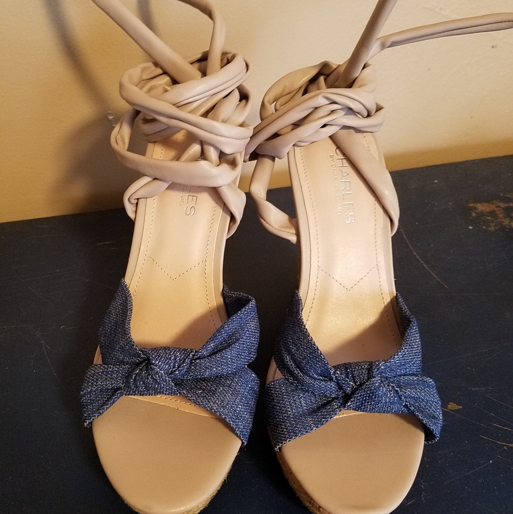 NEW Size 6.5 Charles David Wedges
